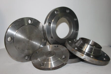 SMO 254 Flanges